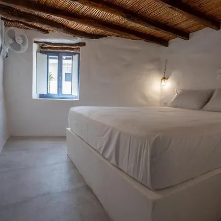 Hotel Traditional White House For Groups